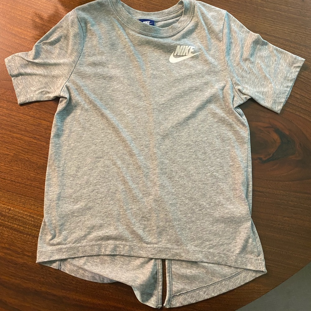 girls grey nike t shirt